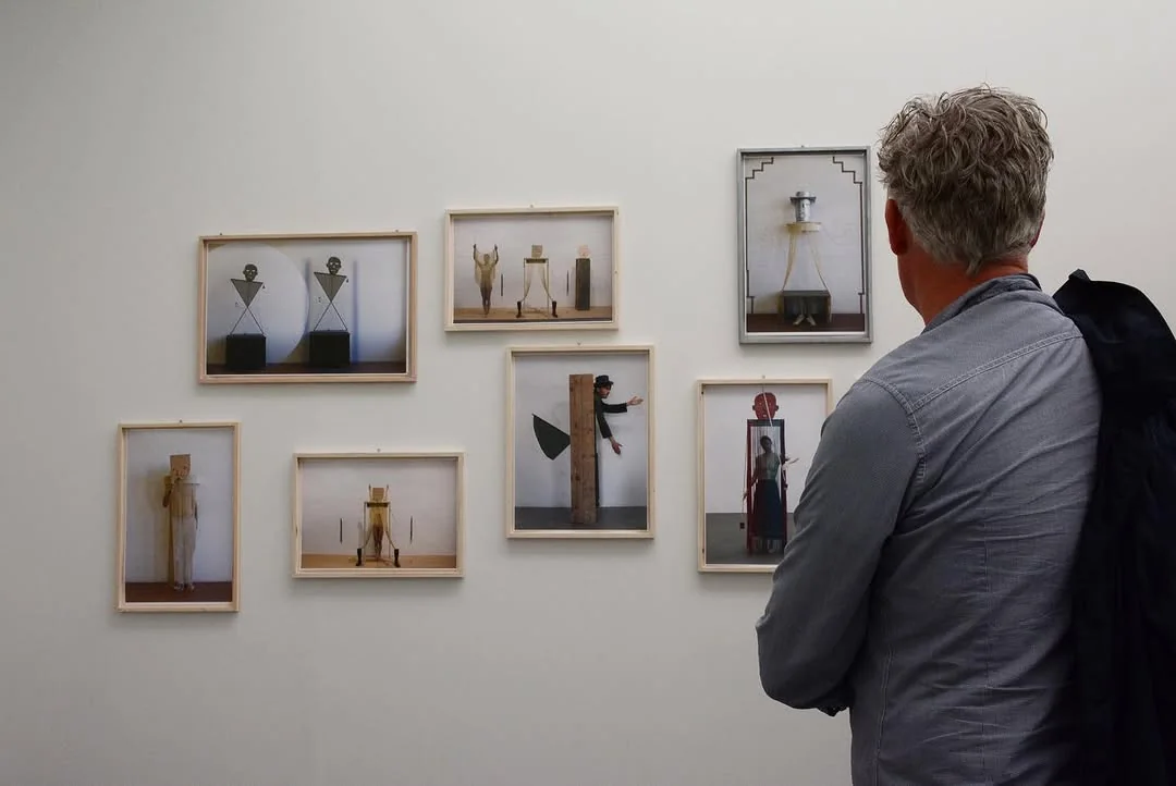 Beeld 8 van 10 bij ‘Flipping true old photos… in 2017 my father and I went to a museum in Gent.’